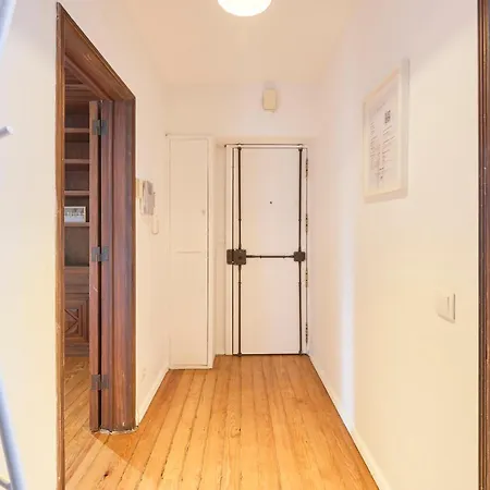 With Private Bathroom In Santos * Lisbon